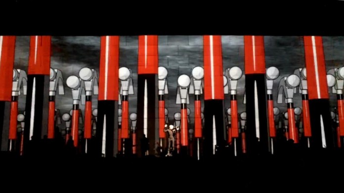 Roger_Waters_The_Wall_Live_St__Louis_2010_2-696x391